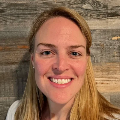 A headshot of Courtney Frazier.